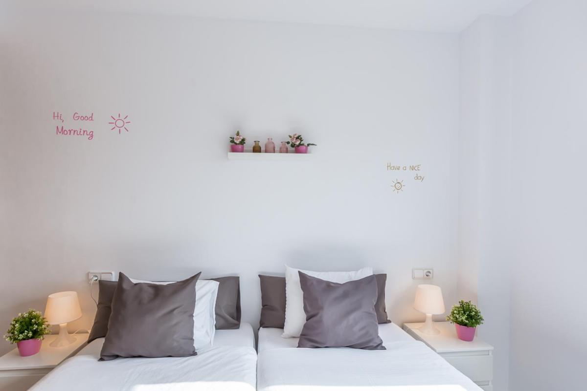 Andaluz Apartments Mar De 네르하 객실 사진
